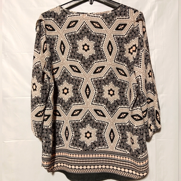 Cato EUC Women's HiLo Blouse, Size Large, Sleeve Split, Lightweight - Picture 8 of 11